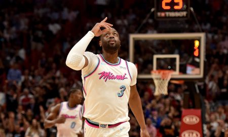 Dwyane Wade comes back to the Miami Heat with standing ovation from fans
