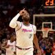 Dwyane Wade comes back to the Miami Heat with standing ovation from fans